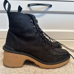 SOREL Women's Black and Tan Boots Size 9
